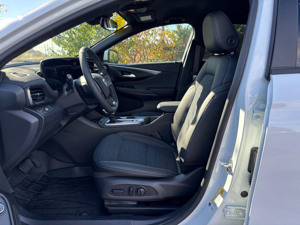 new 2025 Buick Envista car, priced at $24,420