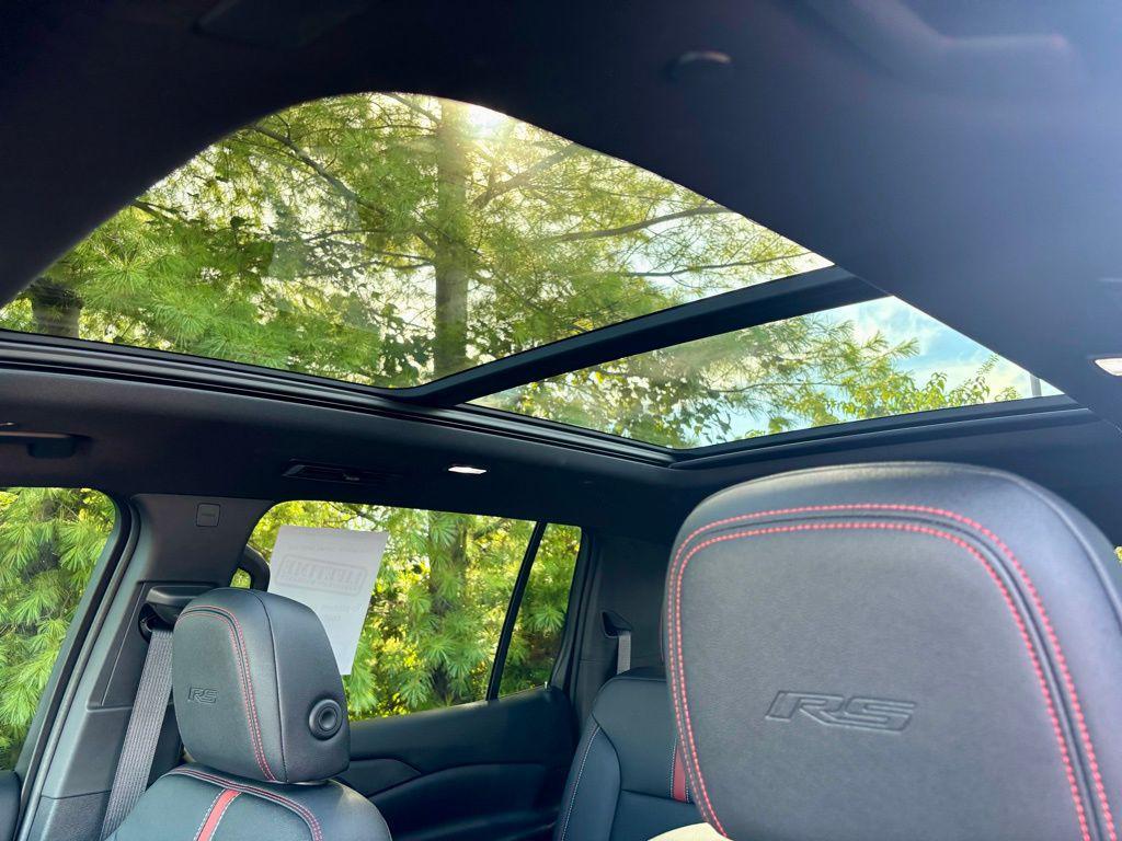 used 2024 Chevrolet Traverse car, priced at $44,725