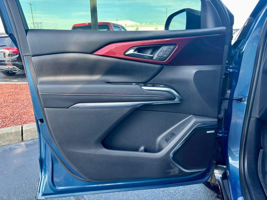 used 2024 Chevrolet Traverse car, priced at $44,725