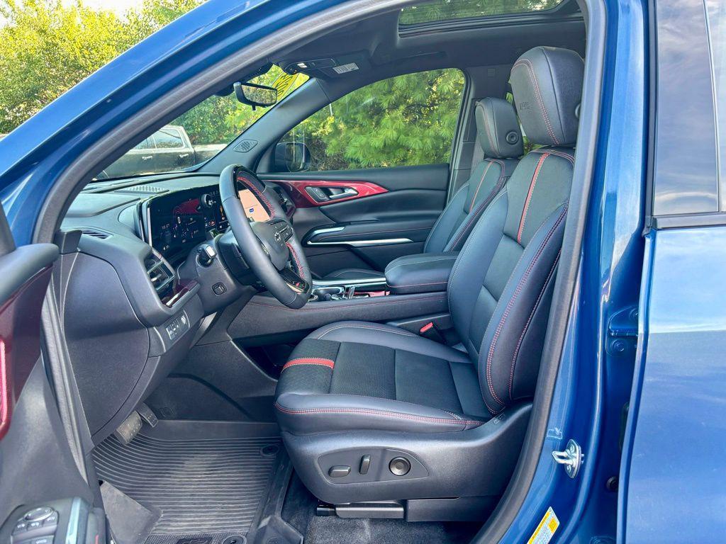 used 2024 Chevrolet Traverse car, priced at $44,725