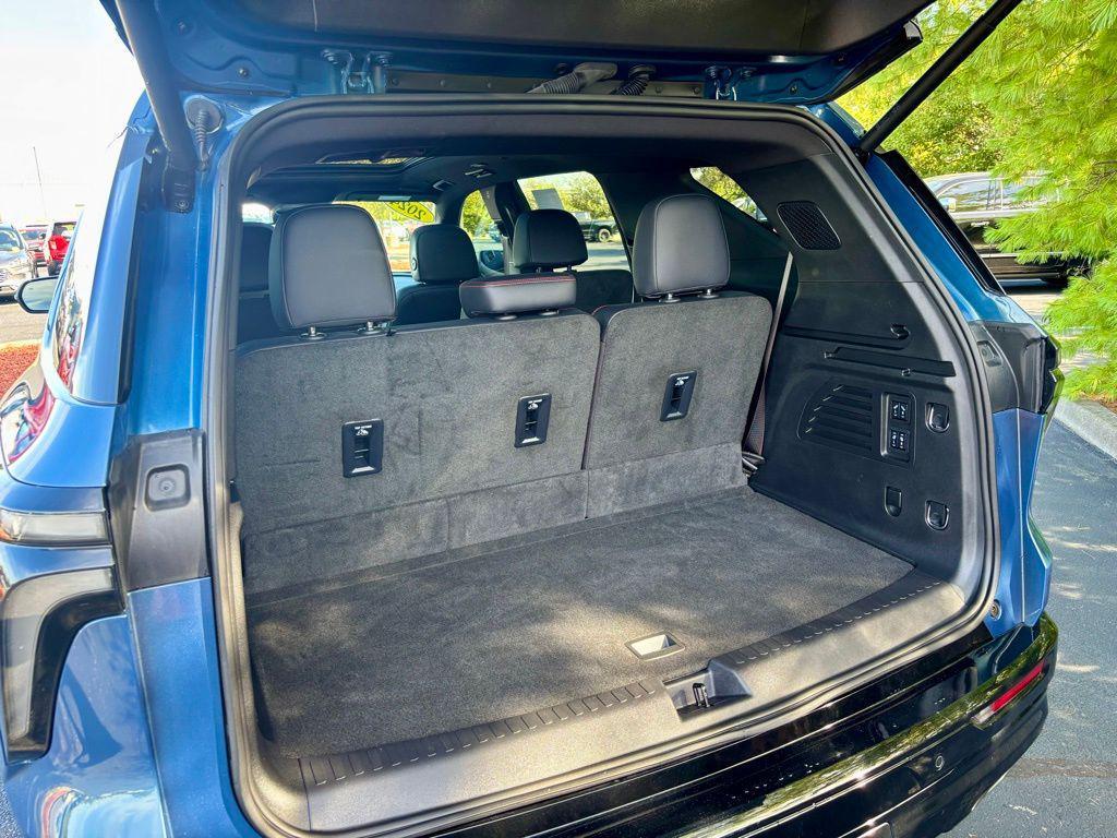 used 2024 Chevrolet Traverse car, priced at $44,725