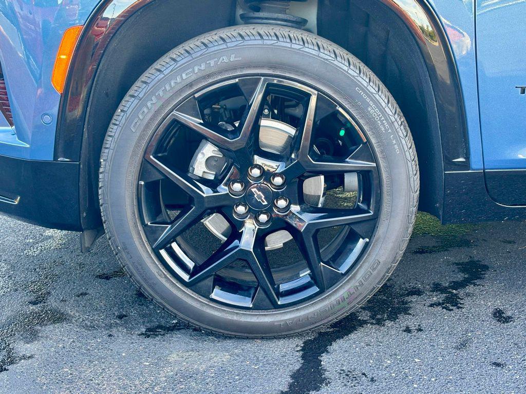 used 2024 Chevrolet Traverse car, priced at $44,725