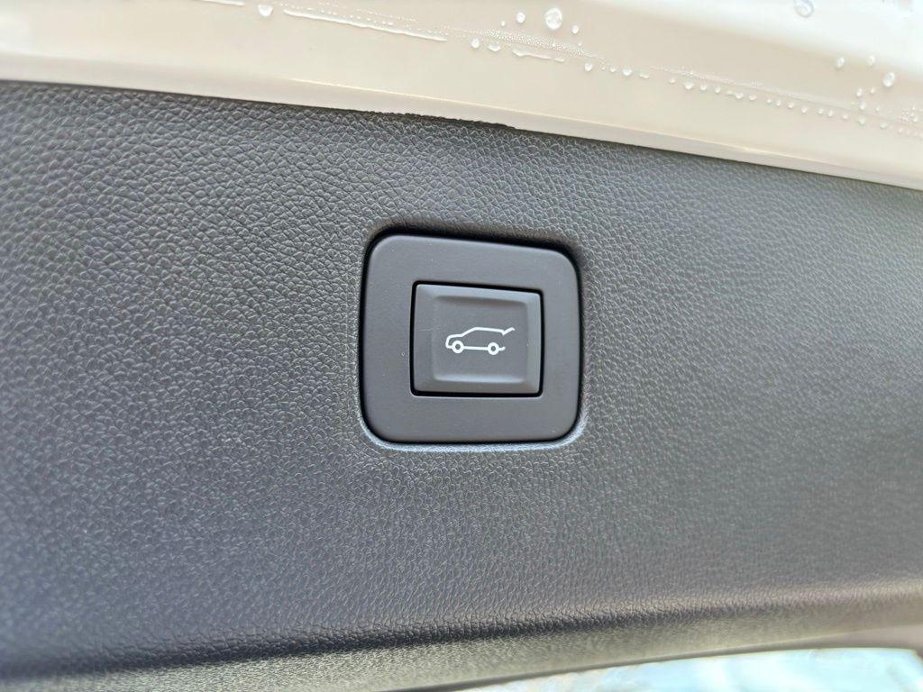 new 2025 Buick Envista car, priced at $24,420