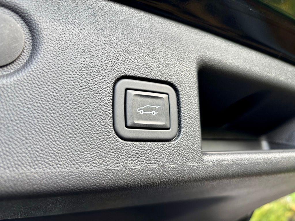 used 2023 Chevrolet Equinox car, priced at $20,378