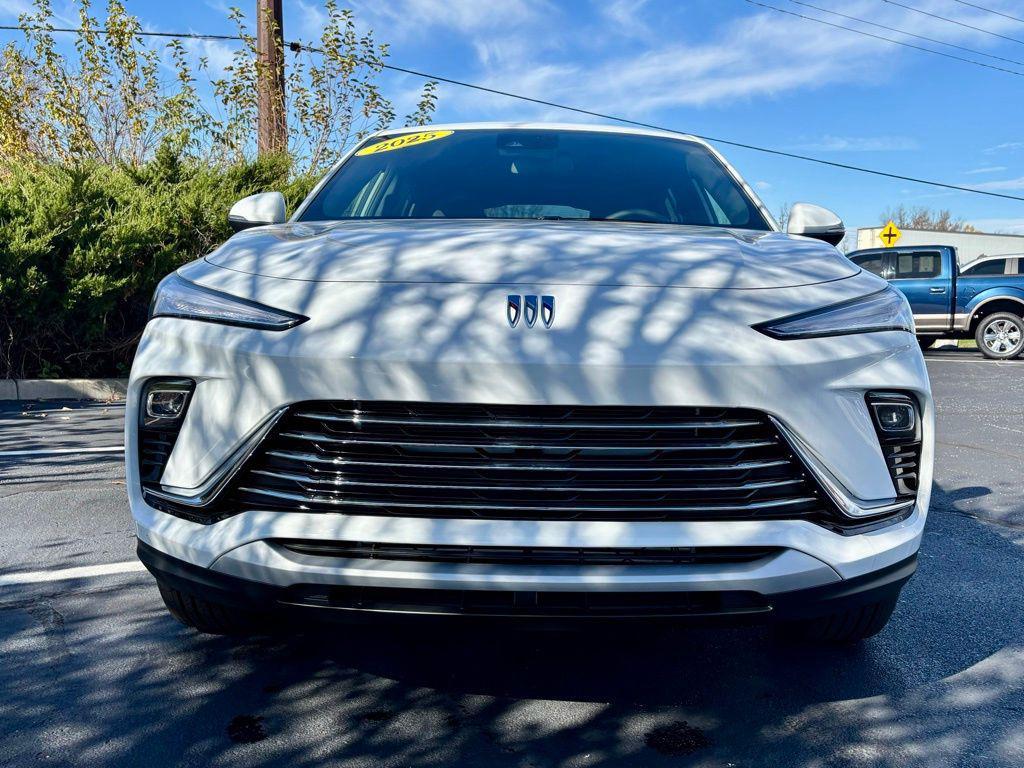 new 2025 Buick Envista car, priced at $24,380