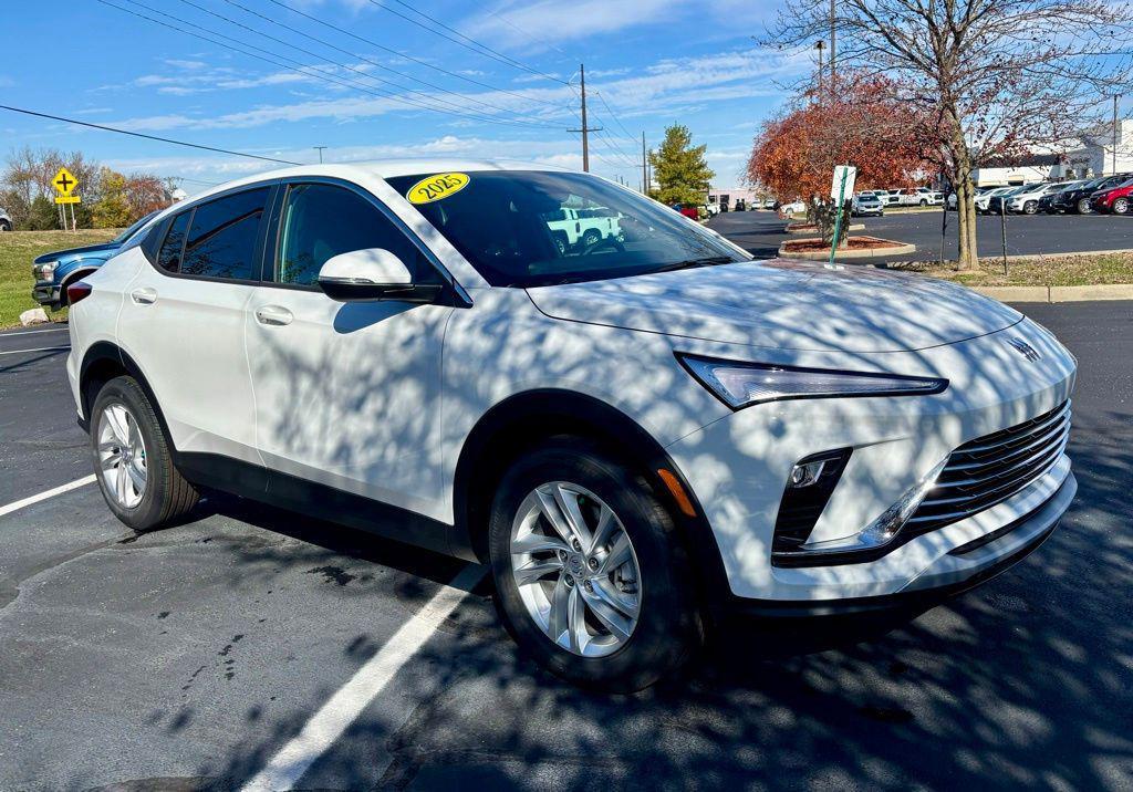 new 2025 Buick Envista car, priced at $24,380