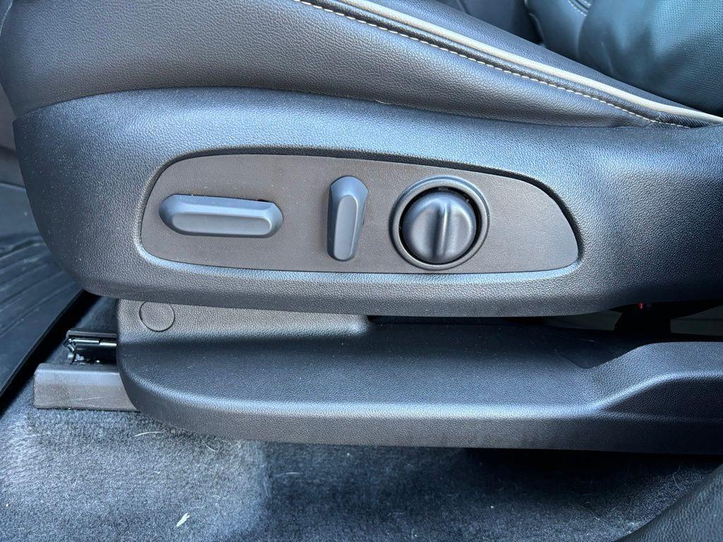 used 2023 Chevrolet Traverse car, priced at $35,754