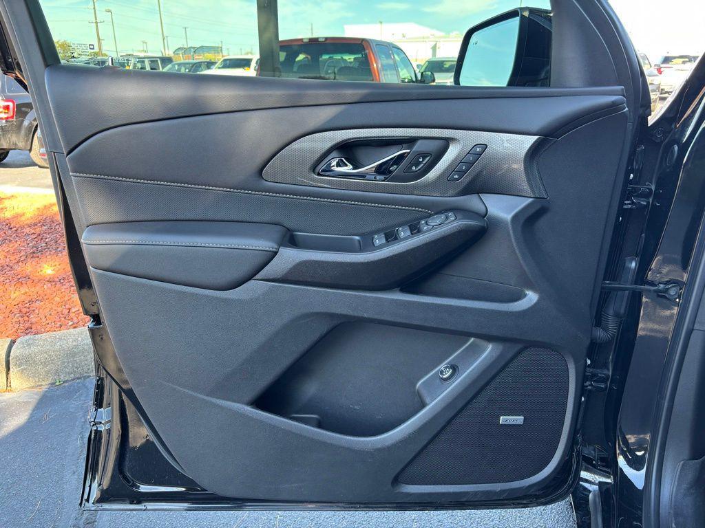 used 2023 Chevrolet Traverse car, priced at $35,754