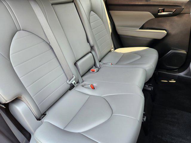used 2022 Toyota Highlander car, priced at $35,388