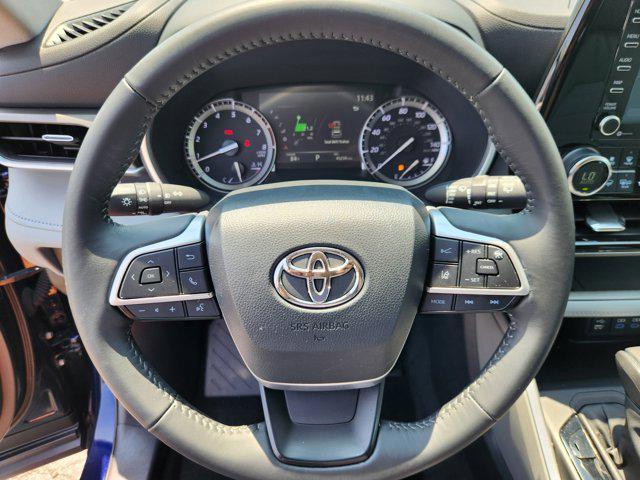 used 2022 Toyota Highlander car, priced at $35,388