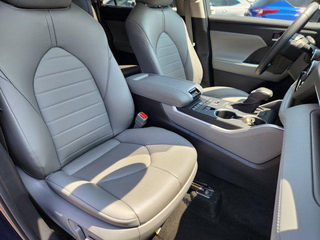 used 2022 Toyota Highlander car, priced at $35,388