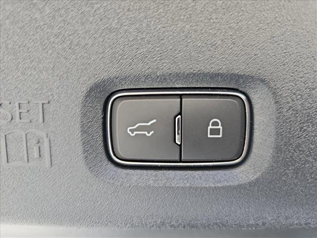 used 2025 Lincoln Navigator car, priced at $95,484