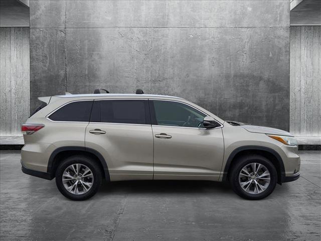 used 2015 Toyota Highlander car, priced at $18,484