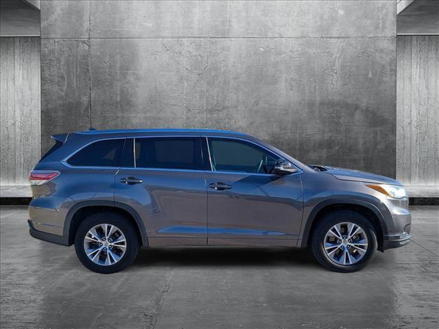 used 2015 Toyota Highlander car, priced at $19,144