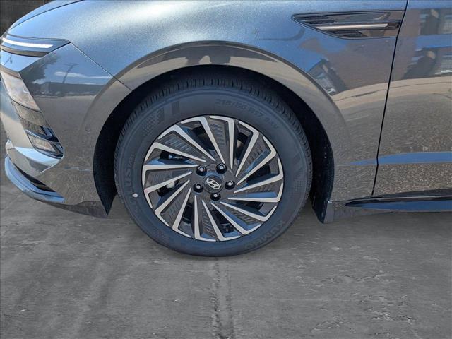 new 2025 Hyundai Sonata Hybrid car, priced at $38,635