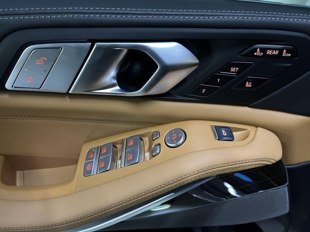 new 2026 BMW X7 car, priced at $93,625