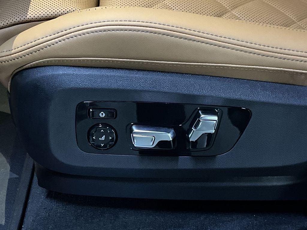 new 2026 BMW X7 car, priced at $93,625