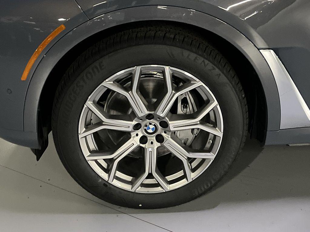 new 2026 BMW X7 car, priced at $93,625