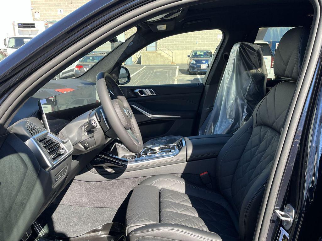 new 2026 BMW X7 car, priced at $98,580
