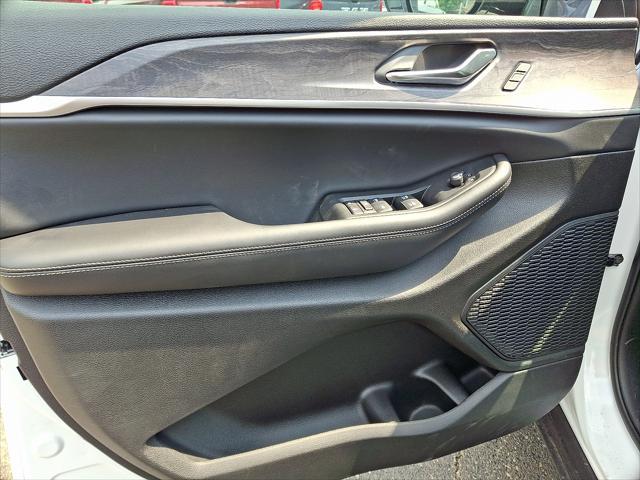 new 2025 Jeep Grand Cherokee car, priced at $46,700