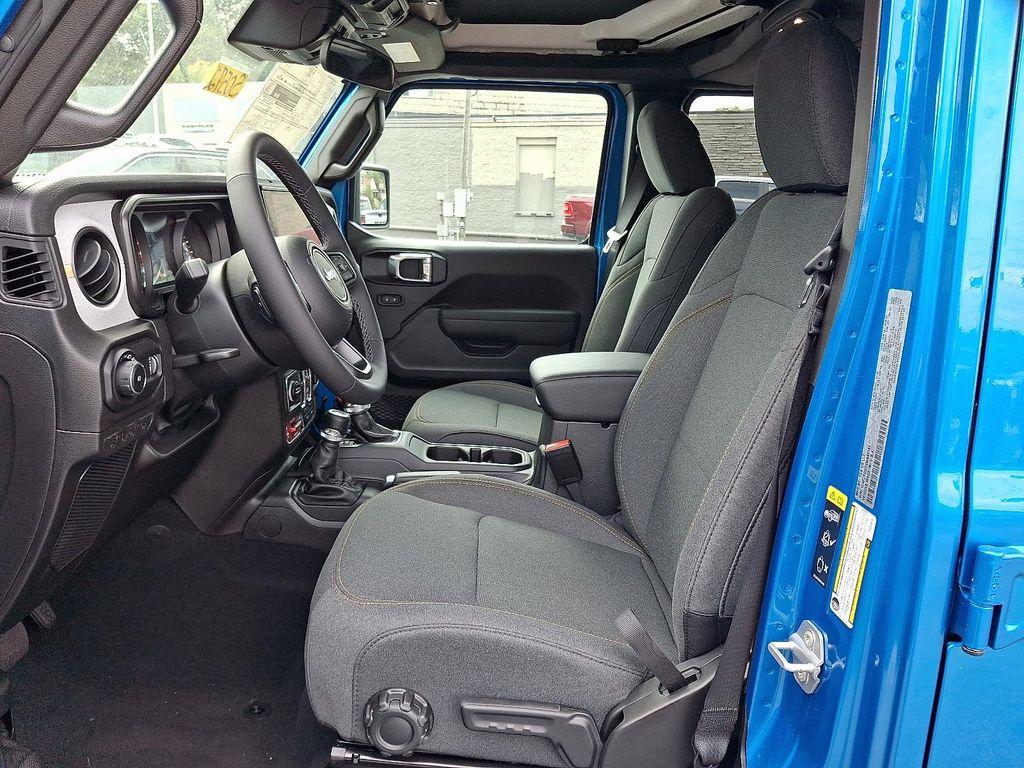 new 2025 Jeep Wrangler car, priced at $58,620