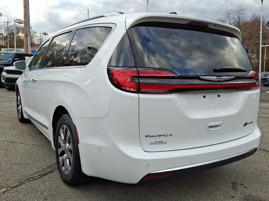 used 2024 Chrysler Pacifica car