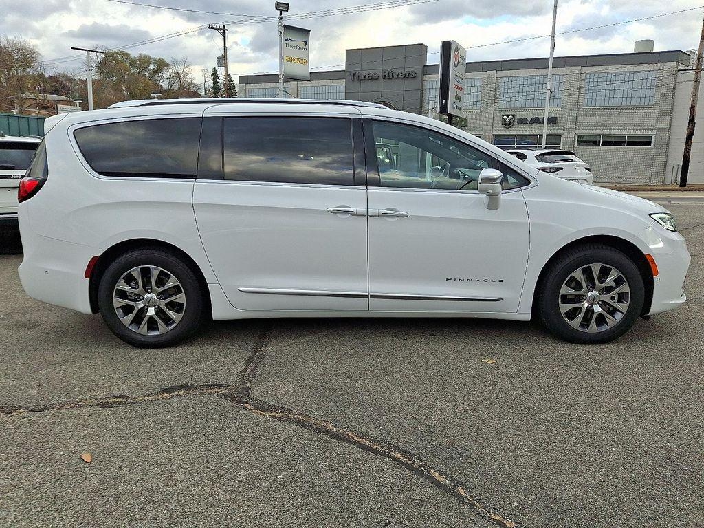 used 2024 Chrysler Pacifica car