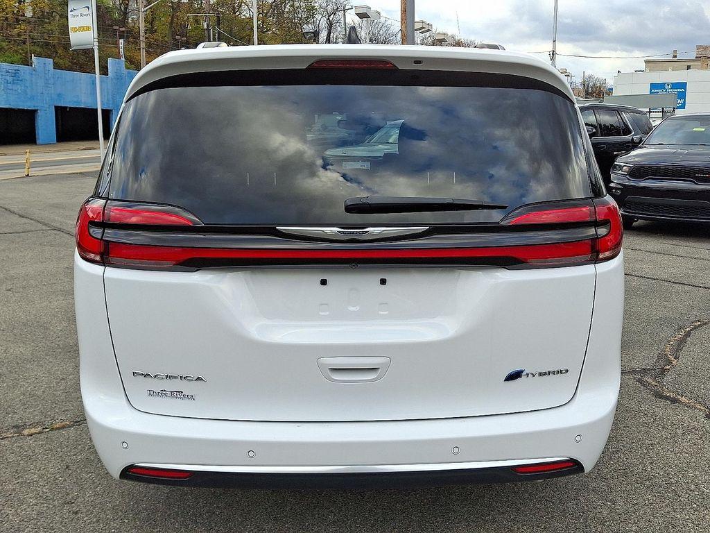 used 2024 Chrysler Pacifica car