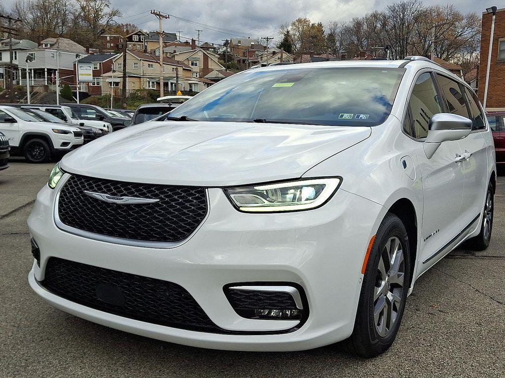 used 2024 Chrysler Pacifica car