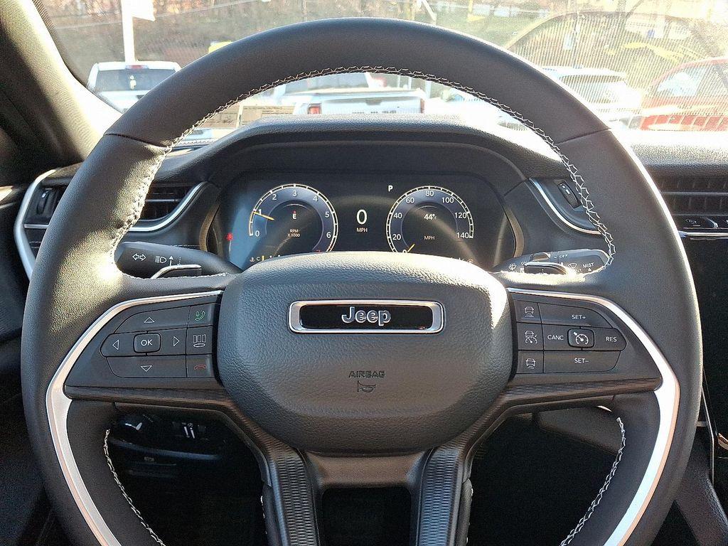 new 2025 Jeep Grand Cherokee car, priced at $46,730