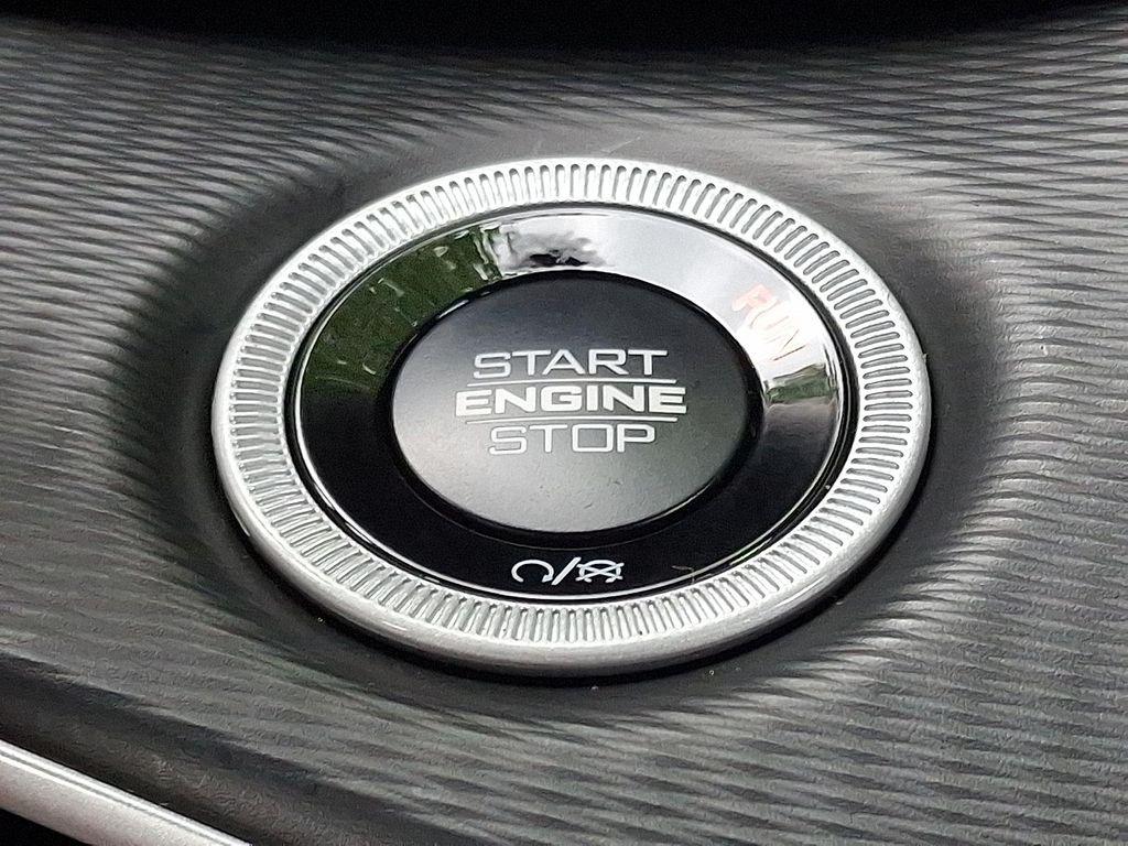 new 2025 Jeep Grand Cherokee car, priced at $47,155