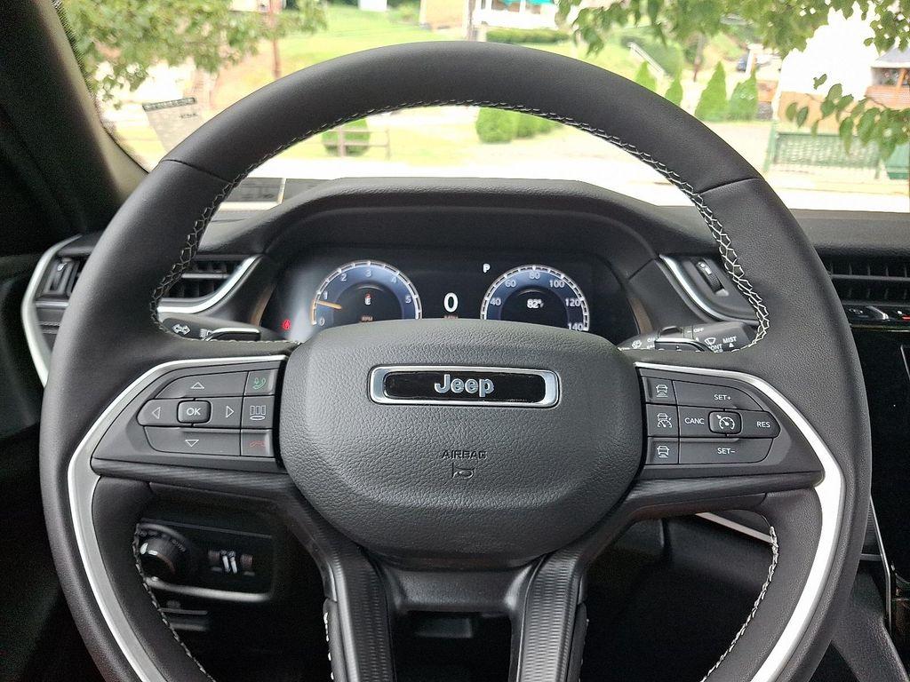 new 2025 Jeep Grand Cherokee car, priced at $47,155