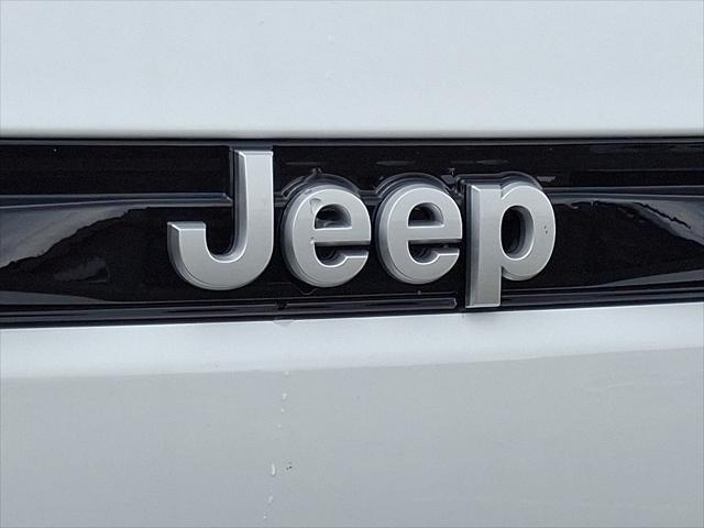 new 2025 Jeep Grand Cherokee car, priced at $43,575
