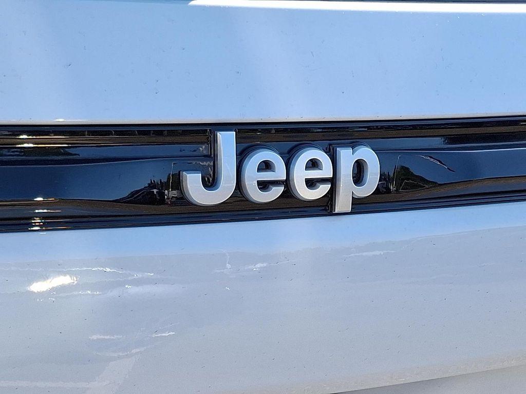 new 2025 Jeep Grand Cherokee car, priced at $65,940