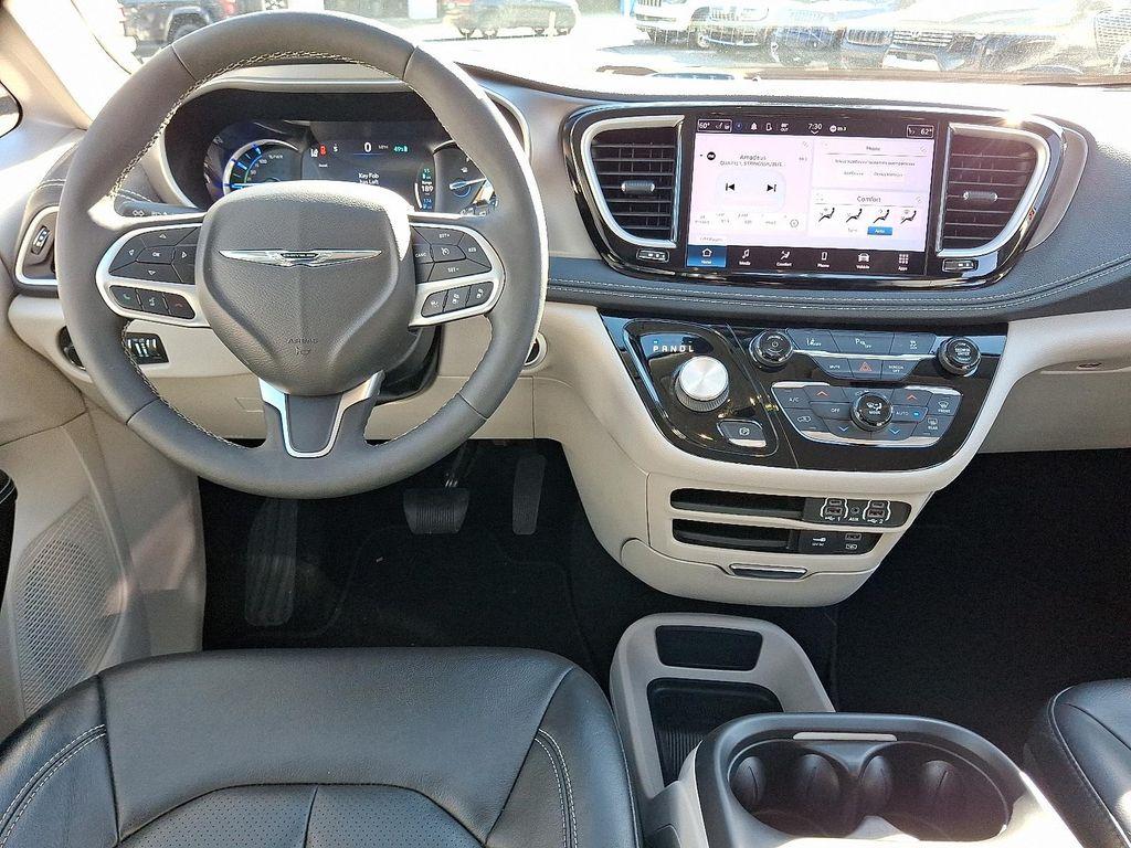 used 2022 Chrysler Pacifica Hybrid car, priced at $31,113