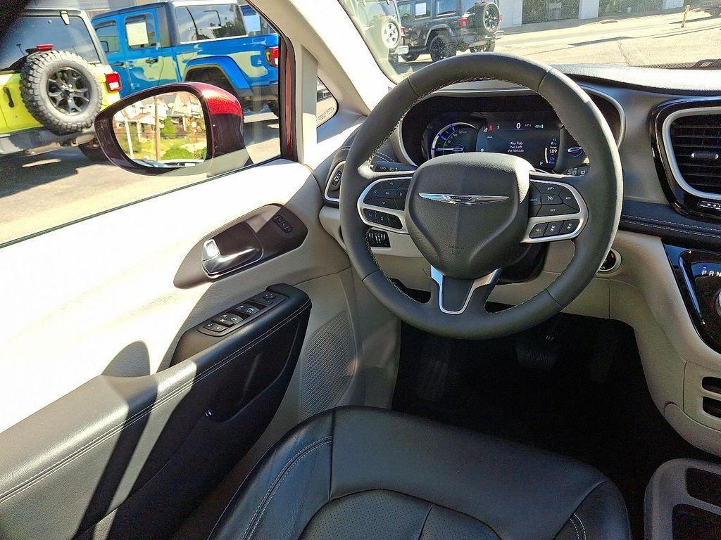 used 2022 Chrysler Pacifica Hybrid car, priced at $31,113