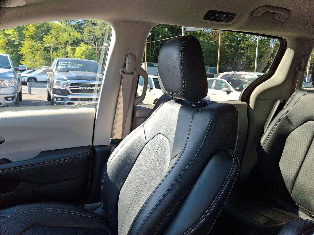 used 2022 Chrysler Pacifica Hybrid car, priced at $31,113