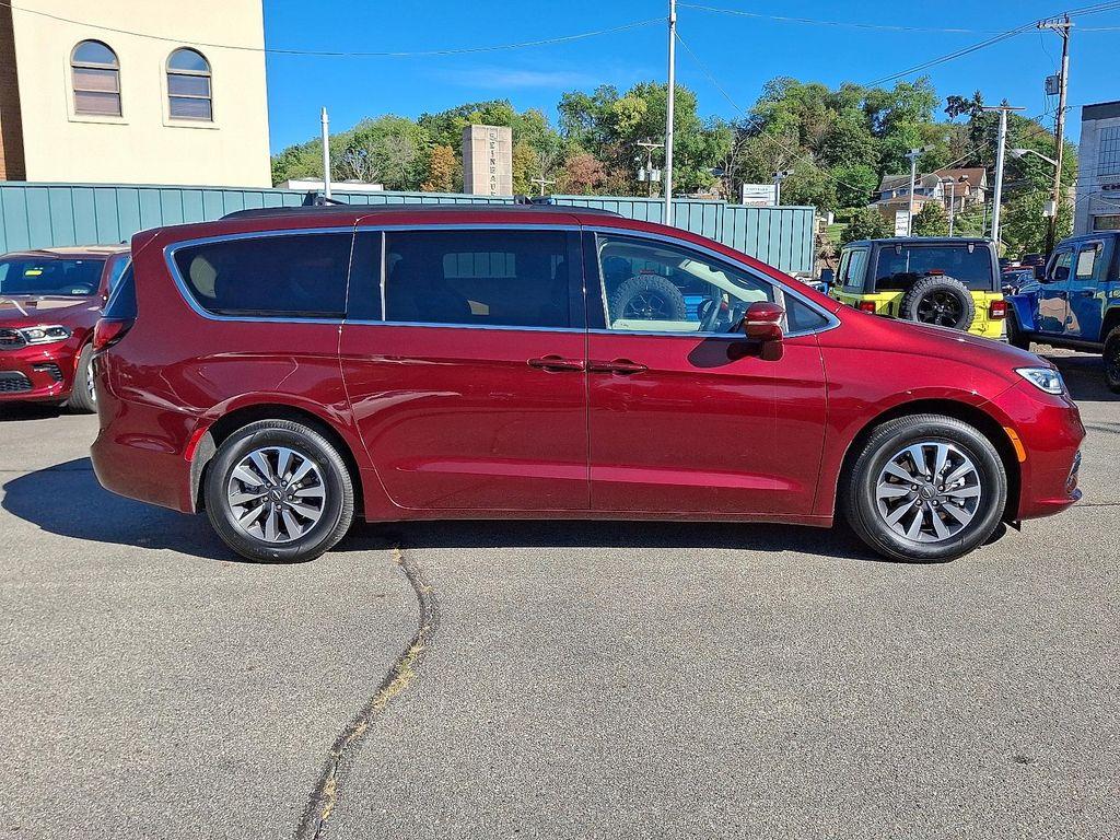 used 2022 Chrysler Pacifica Hybrid car, priced at $31,113