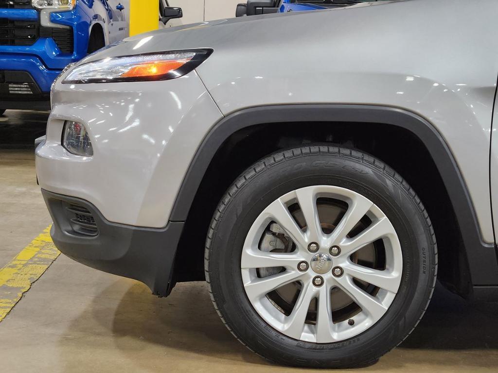 used 2015 Jeep Cherokee car, priced at $11,912