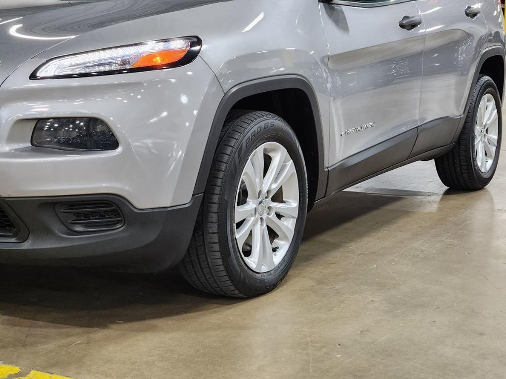 used 2015 Jeep Cherokee car, priced at $11,912