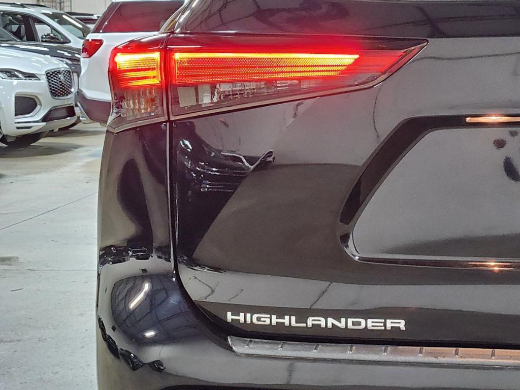 used 2022 Toyota Highlander car, priced at $36,052