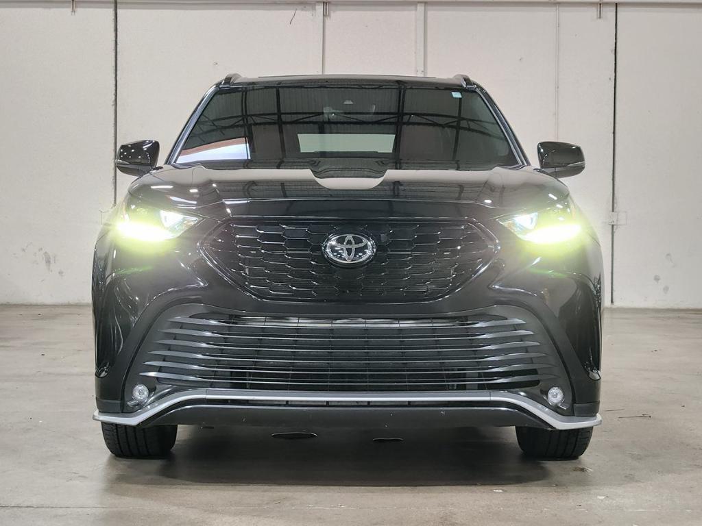 used 2022 Toyota Highlander car, priced at $36,052