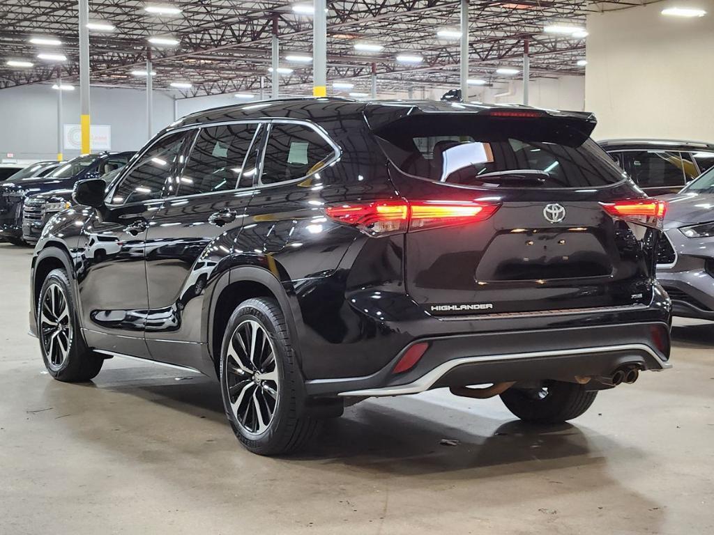 used 2022 Toyota Highlander car, priced at $36,052
