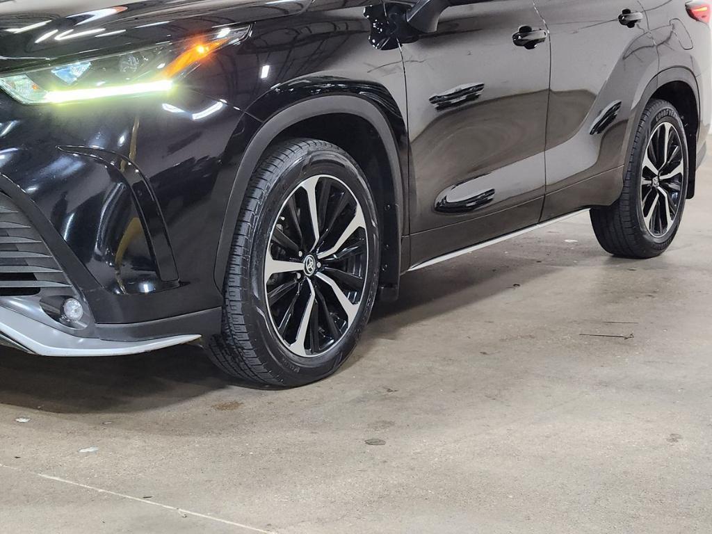 used 2022 Toyota Highlander car, priced at $36,052