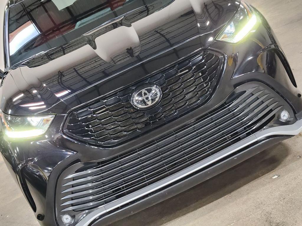 used 2022 Toyota Highlander car, priced at $36,052