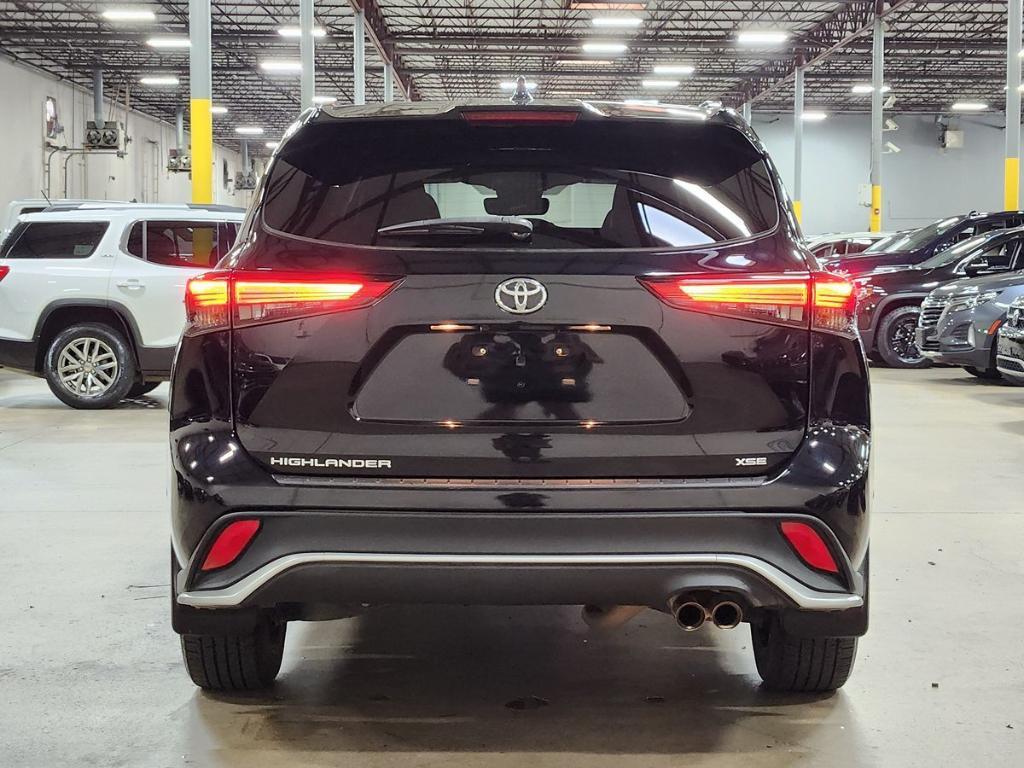 used 2022 Toyota Highlander car, priced at $36,052