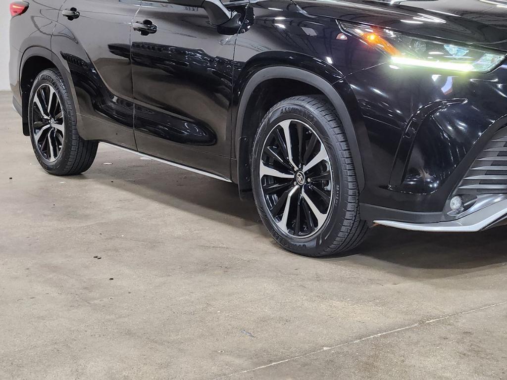 used 2022 Toyota Highlander car, priced at $36,052