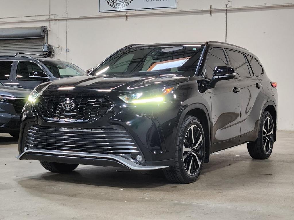 used 2022 Toyota Highlander car, priced at $36,052