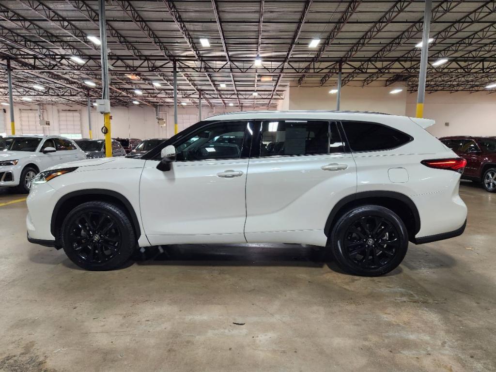 used 2021 Toyota Highlander car, priced at $39,208