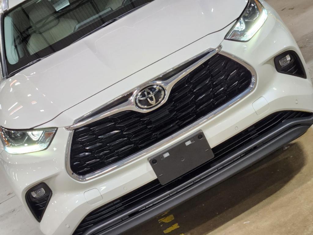 used 2021 Toyota Highlander car, priced at $39,208